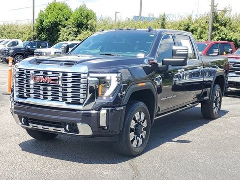 Used 2025 GMC Sierra 2500 Denali w/ Max Trailering Package AWD/4WD image 2