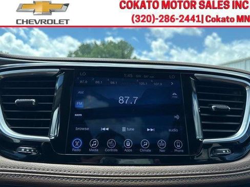 Used 2017 Chrysler Pacifica Limited w/ UConnect Theater Package FWD image 26
