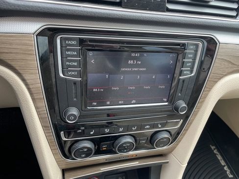 Used 2018 Volkswagen Passat 2.0T SE image 20