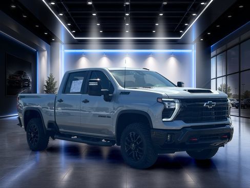 Used 2026 Chevrolet Silverado 2500 LT w/ Trail Boss Package AWD/4WD image 2