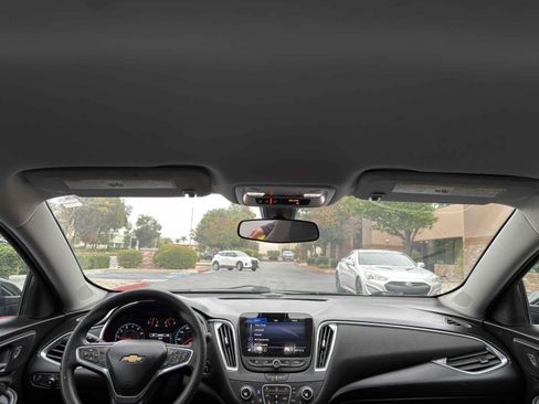 Used 2020 Chevrolet Malibu LT image 18