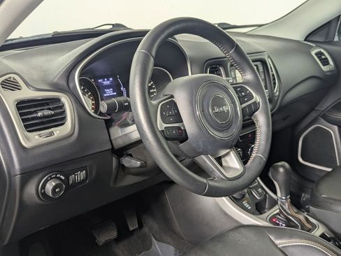 Used 2018 Jeep Compass Latitude w/ Cold Weather Group AWD/4WD image 11