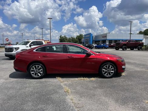 Used 2025 Chevrolet Malibu LT FWD image 2