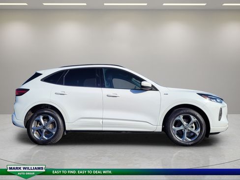 Used 2023 Ford Escape ST-Line Select w/ Tech Pack #1 AWD/4WD image 2