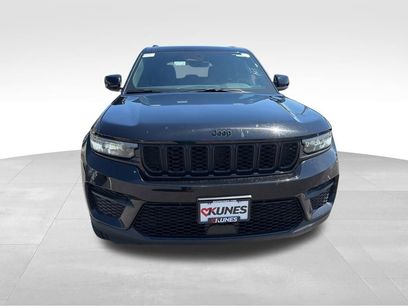 Used 2025 Jeep Grand Cherokee Altitude