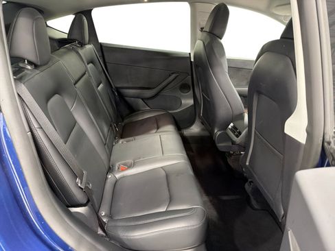Certified 2022 Tesla Model Y Long Range AWD/4WD image 11