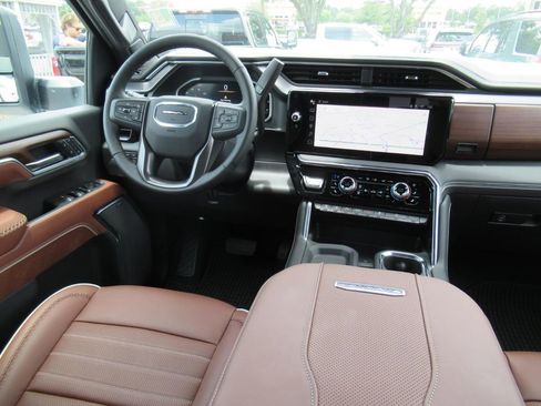 New 2026 GMC Sierra 2500 Denali Ultimate AWD/4WD image 13
