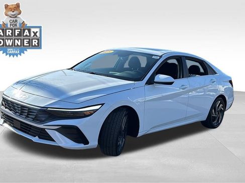 Used 2025 Hyundai Elantra SEL image 3