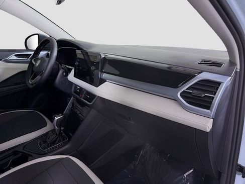 New 2026 Volkswagen Taos SE image 28