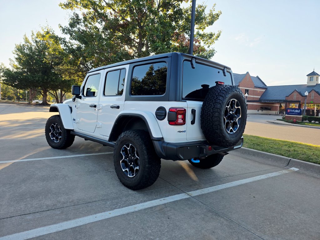 Used 2022 Jeep Wrangler Unlimited Rubicon 4xe w/ Cold Weather Group AWD/4WD image 15