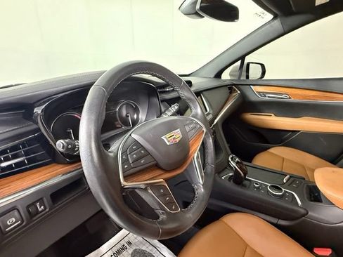 Used 2022 Cadillac XT5 Premium Luxury FWD image 4