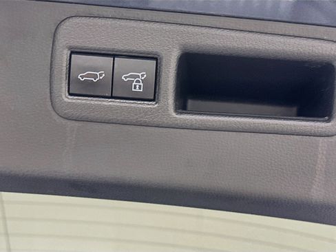 Used 2021 Toyota Venza XLE w/ Softex Package AWD/4WD image 28