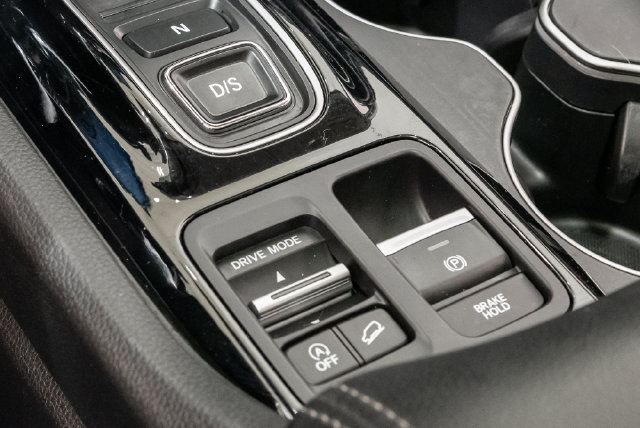 Used 2025 Honda Pilot Touring image 24