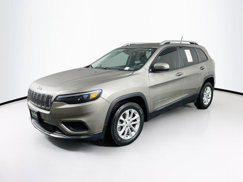 Used 2021 Jeep Cherokee Latitude FWD image 3