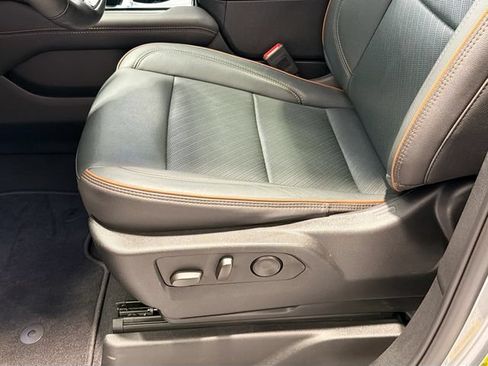 Certified 2025 GMC Yukon XL AT4 w/ AT4 Premium Package AWD/4WD image 18
