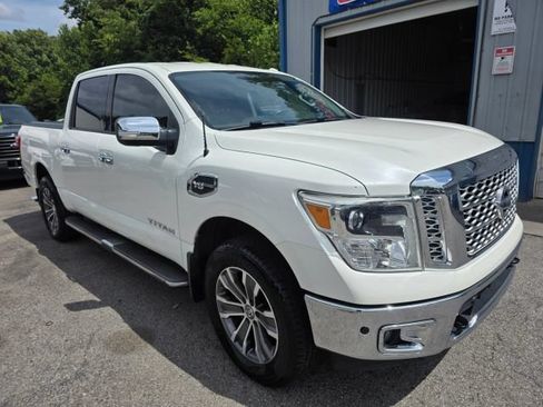 Used 2017 Nissan Titan SL AWD/4WD image 3