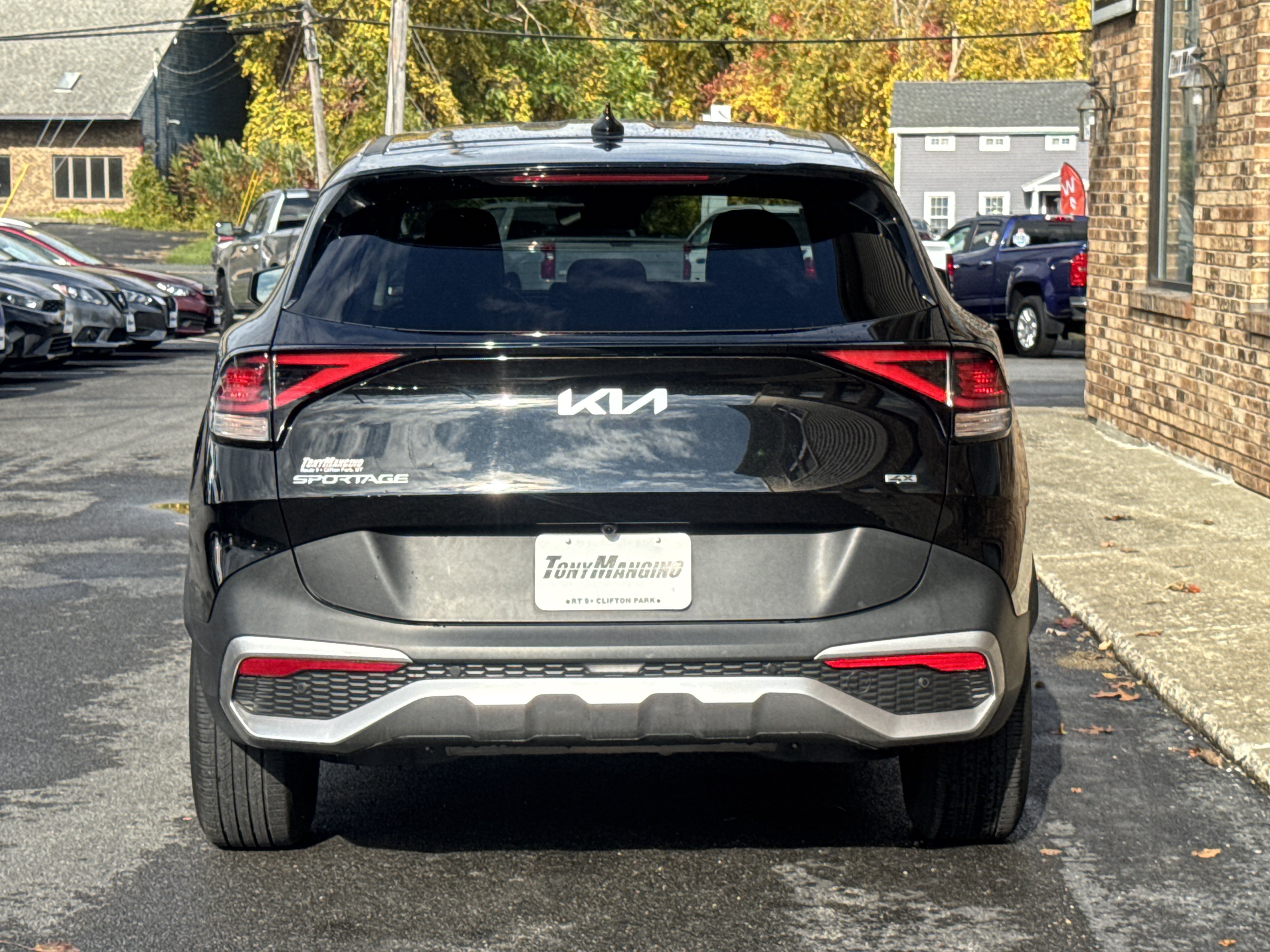 Used 2024 Kia Sportage LX AWD/4WD image 4