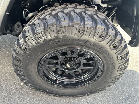 Used 2021 Jeep Wrangler Sport AWD/4WD image 27