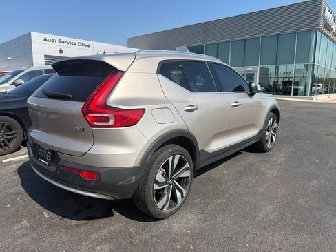 Used 2024 Volvo XC40 B5 Plus w/ Climate Package AWD/4WD image 3