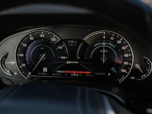 Used 2019 BMW 530e w/ Convenience Package image 18