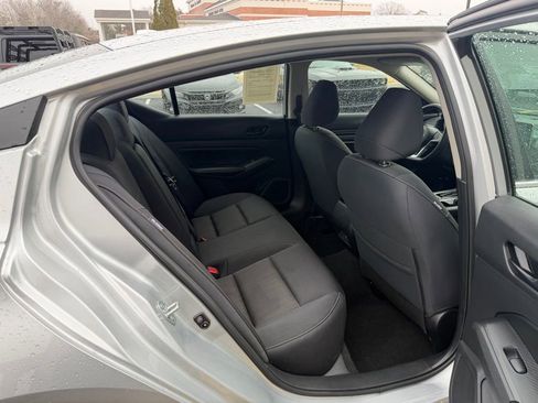 Used 2024 Nissan Altima 2.5 SV image 17