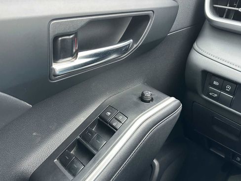 Used 2024 Toyota Highlander XLE image 35