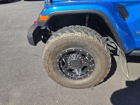 Used 2021 Jeep Gladiator Rubicon w/ Uconnect 4C Nav & Sound Group AWD/4WD image 3
