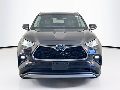 Used 2020 Toyota Highlander Platinum image 2