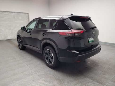 Used 2025 Nissan Rogue SV AWD/4WD image 5