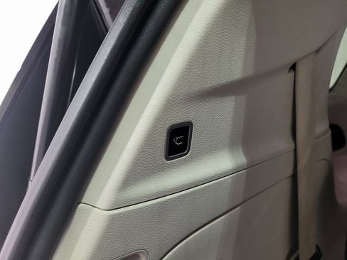 Used 2018 Chrysler Pacifica Touring-L image 54