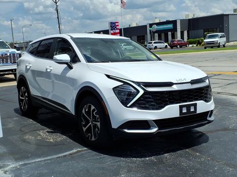 Used 2025 Kia Sportage EX FWD image 3