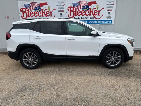 Certified 2024 GMC Terrain SLT image 2