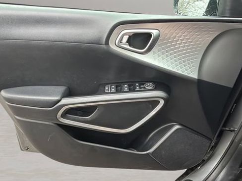 Used 2023 Kia Soul LX w/ Option Group 015 image 17