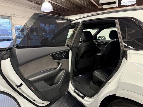 Used 2019 Audi Q8 Prestige w/ Luxury Package image 50
