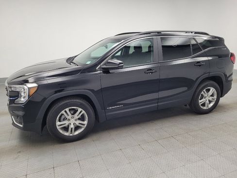 Used 2024 GMC Terrain SLE w/ Driver Convenience Package FWD image 2