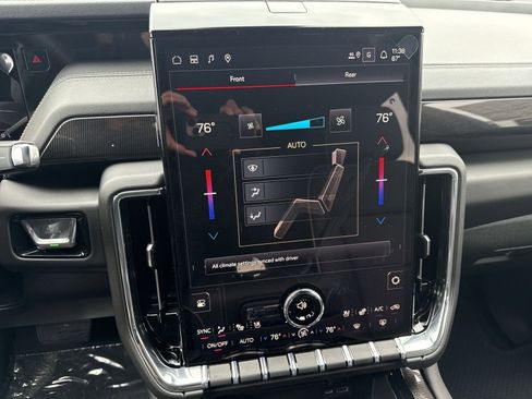 New 2026 GMC Yukon XL Elevation image 16