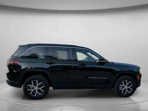Used 2025 Jeep Grand Cherokee Limited AWD/4WD image 32