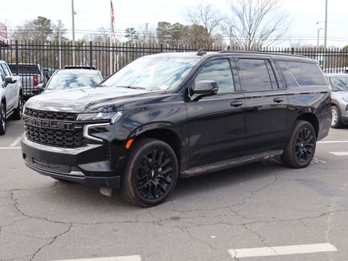 Used 2023 Chevrolet Suburban RST w/ Luxury Package image 16