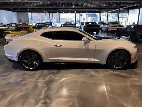 Used 2022 Chevrolet Camaro ZL1 image 6