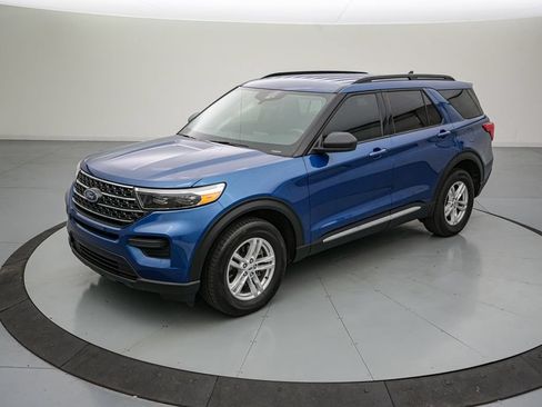 Certified 2023 Ford Explorer XLT w/ Class IV Trailer Tow Package AWD/4WD image 8