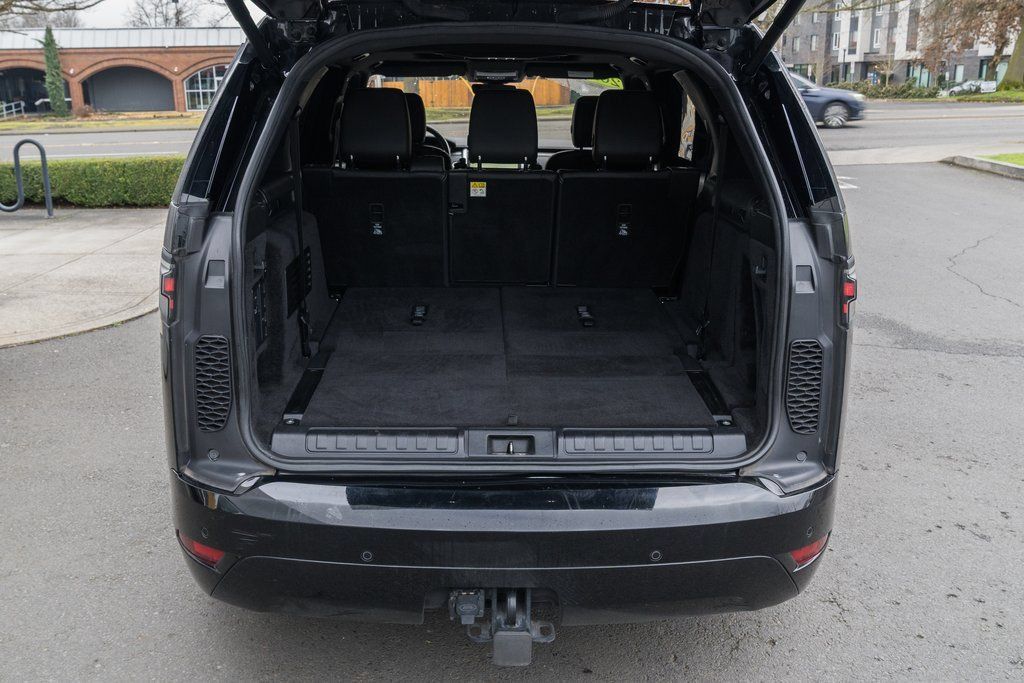Used 2021 Land Rover Discovery S R-Dynamic AWD/4WD image 9