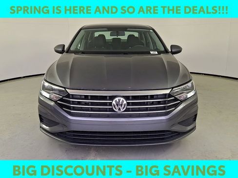 Used 2019 Volkswagen Jetta SE image 3