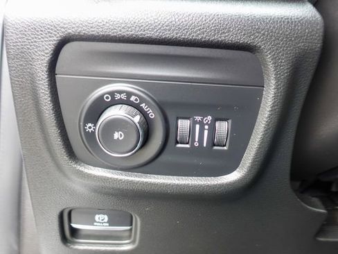 Used 2025 Jeep Grand Cherokee L Limited AWD/4WD image 16