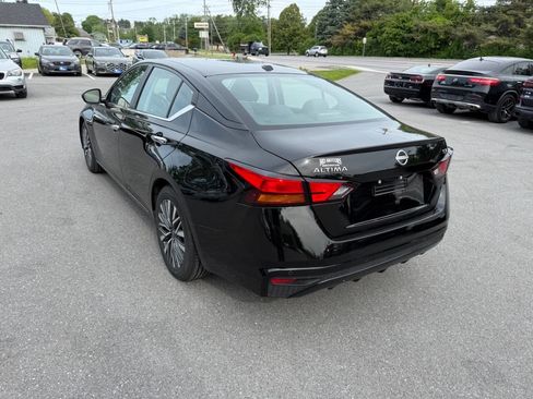 Used 2024 Nissan Altima 2.5 SV FWD image 8