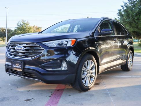 Used 2019 Ford Edge Titanium image 3