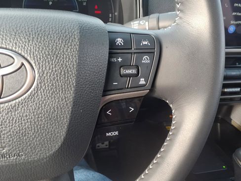 Used 2025 Toyota Camry SE image 22