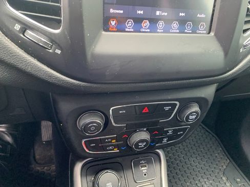 Used 2019 Jeep Compass Latitude w/ Popular Equipment Group AWD/4WD image 22