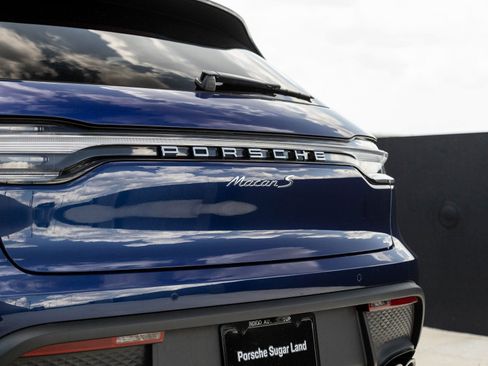 Certified 2025 Porsche Macan S image 32