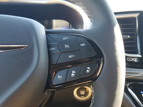 New 2026 Chrysler Pacifica Limited w/ S Appearance Package image 25