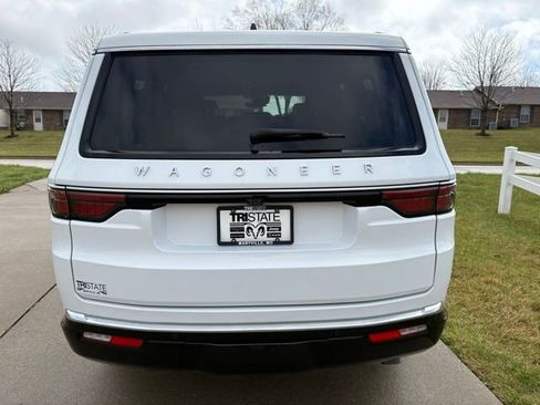 Used 2024 Jeep Wagoneer 4WD w/ Convenience Group I image 5